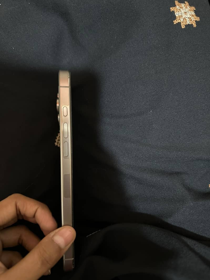 Apple iPhone 16 Pro Max 5