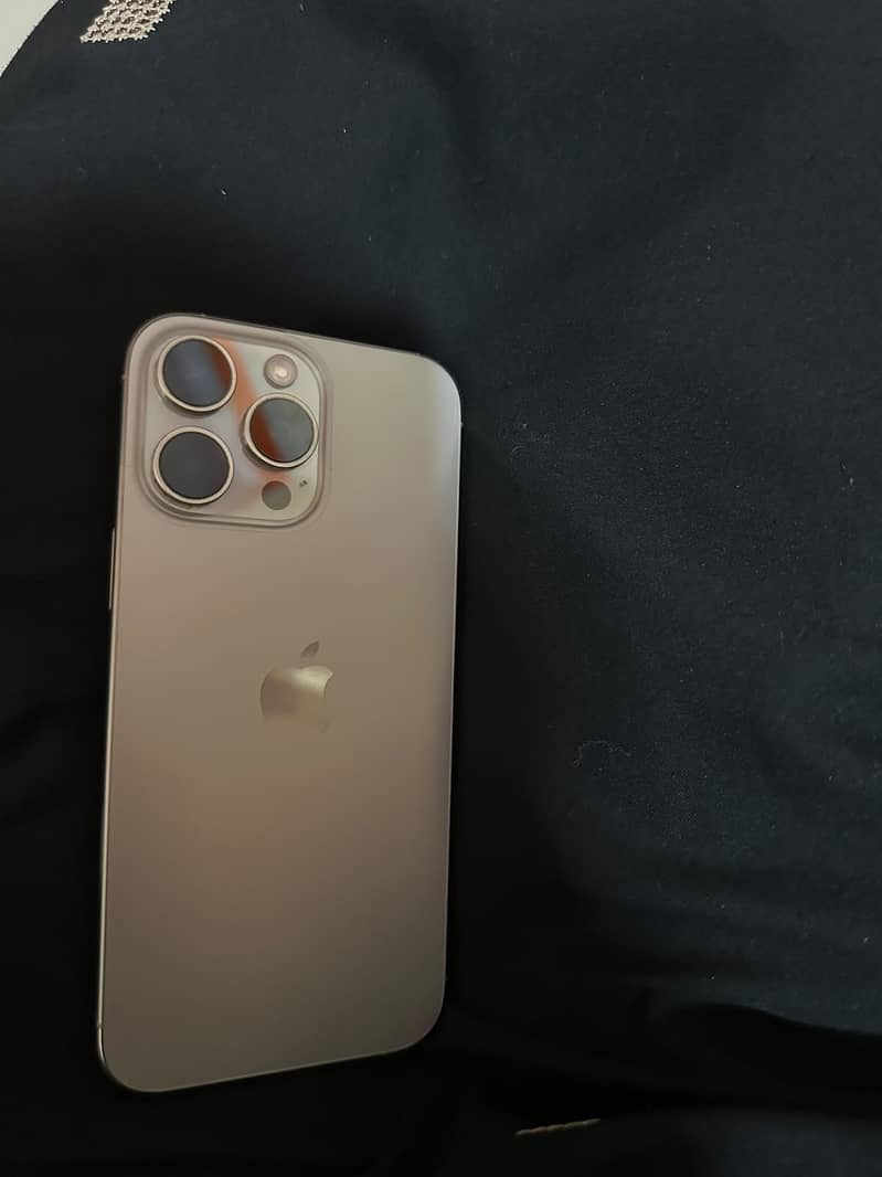 Apple iPhone 16 Pro Max 6