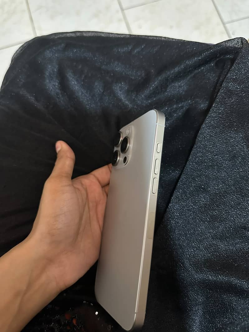 Apple iPhone 16 Pro Max 7