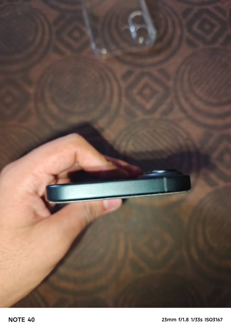 Apple iPhone 16 4