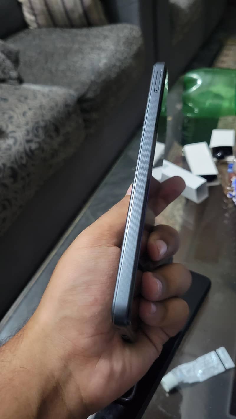 HMD Aura 2 2