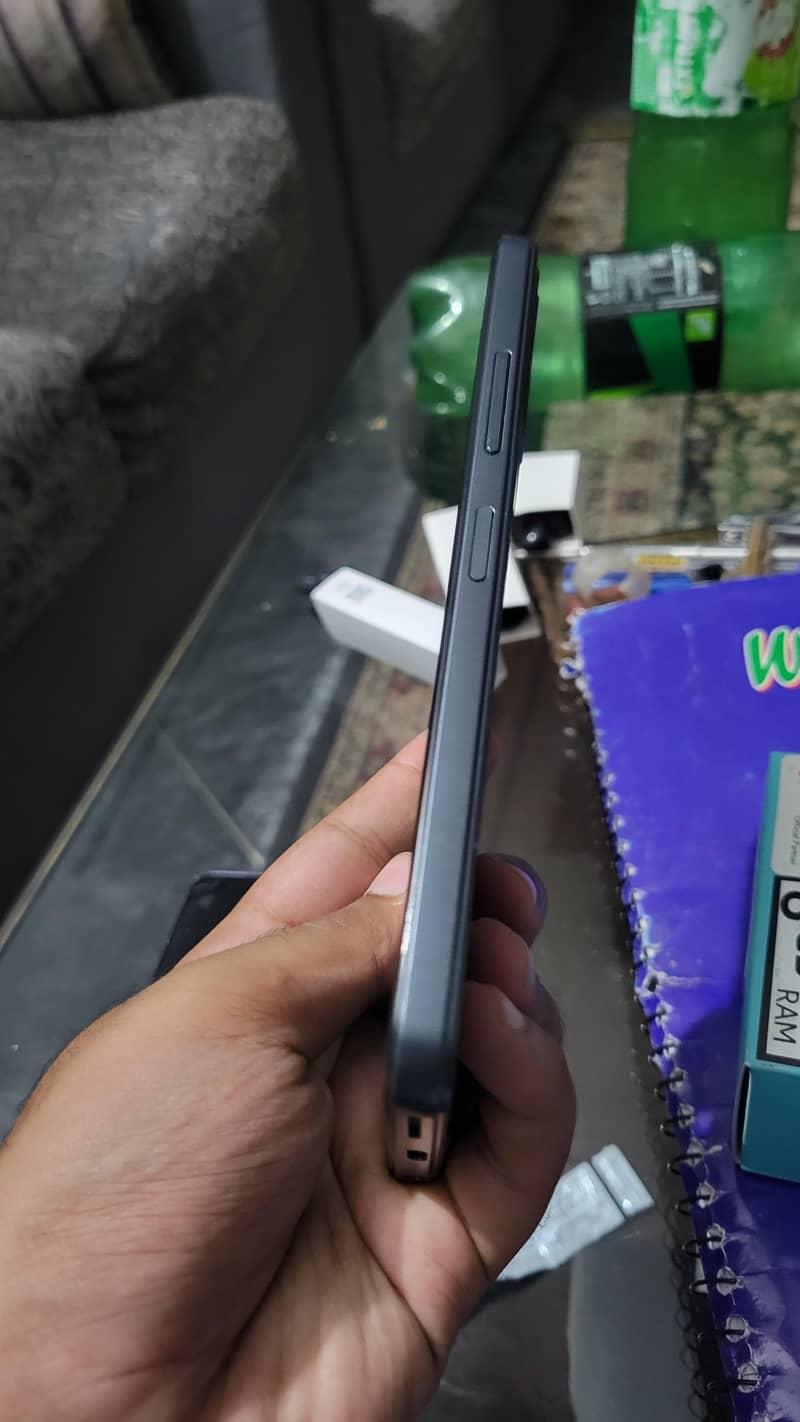 HMD Aura 2 3