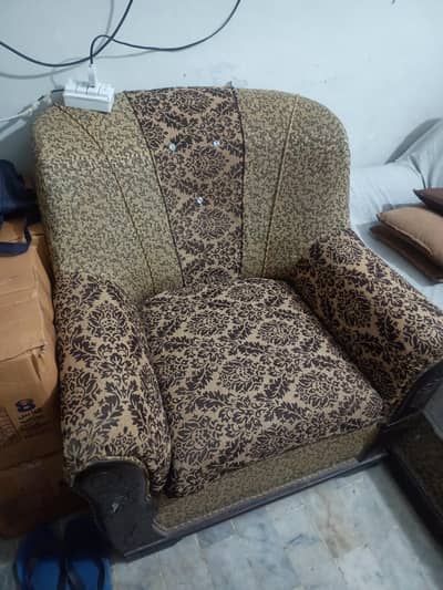 FIVE SETTER SOFAS GOOD CONDITION.