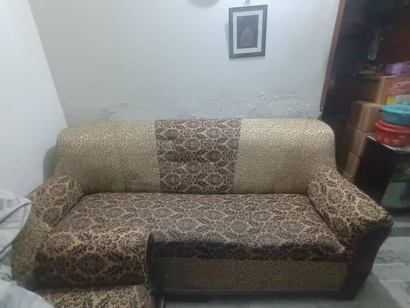 FIVE SETTER SOFAS GOOD CONDITION. 1