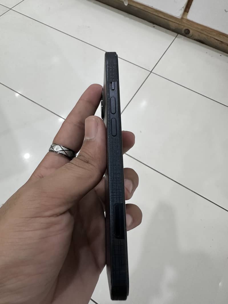 Apple iPhone 13 JV 2