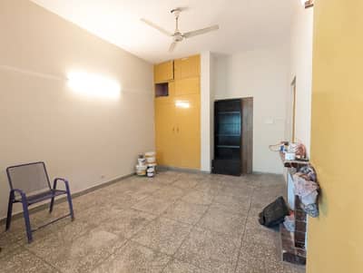 FOR RENT Renovated 2-Bedrooms Upper Portion F_6/1