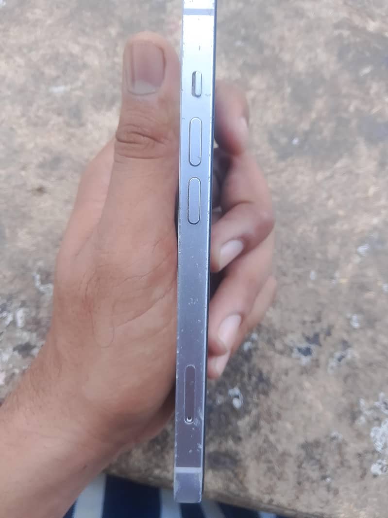 Apple iPhone 14 3