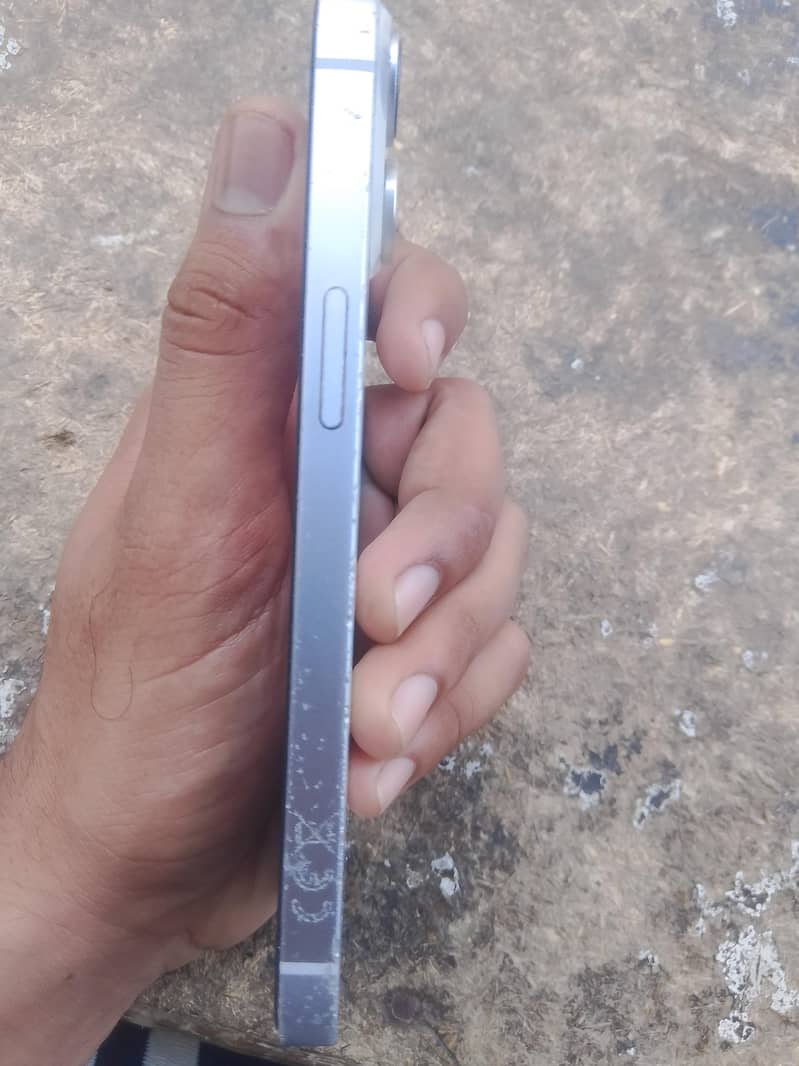 Apple iPhone 14 4