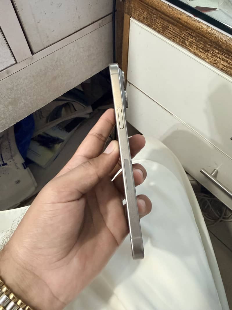 Apple iPhone 15 Pro Max 4