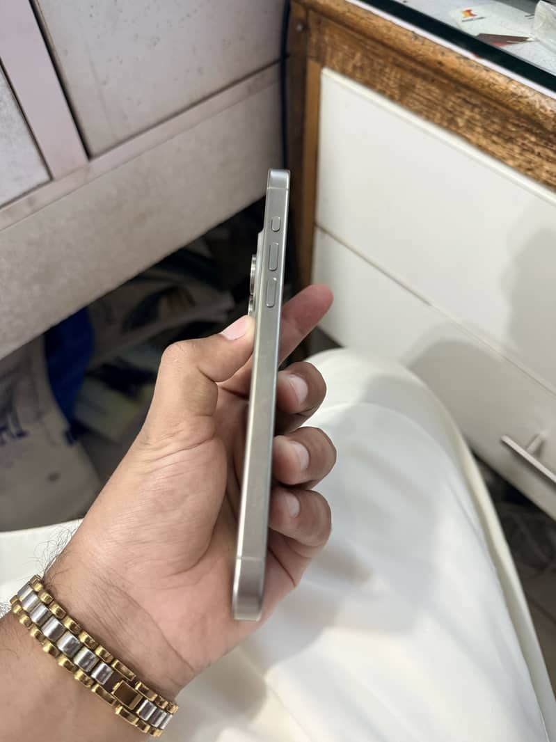 Apple iPhone 15 Pro Max 6