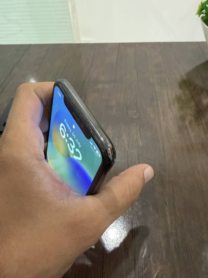Apple iPhone X 4