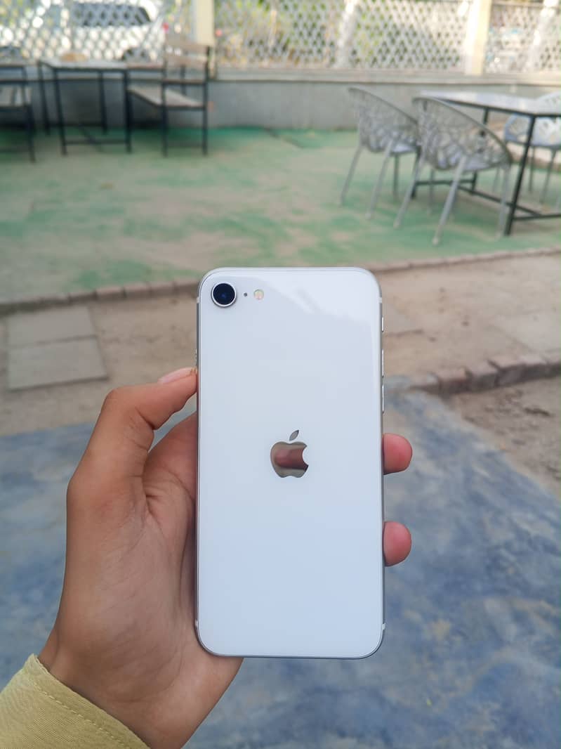 Apple iPhone SE2020 0