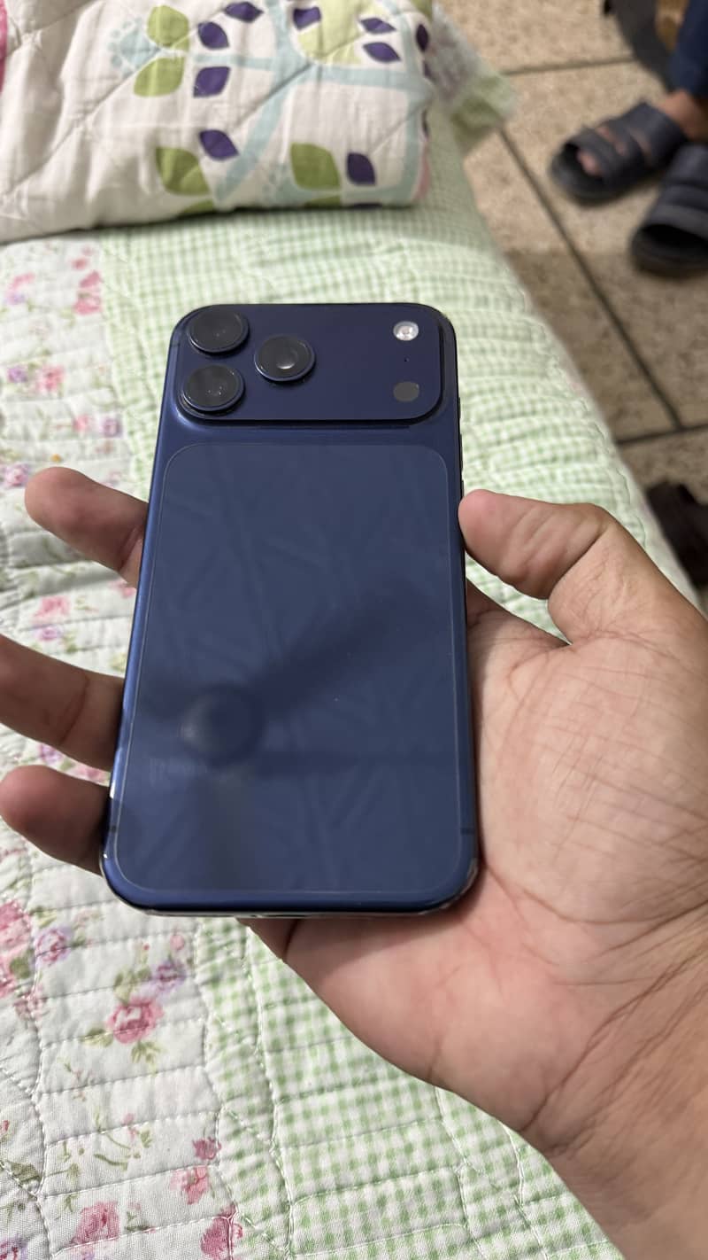Apple iPhone 17 Pro Max 3