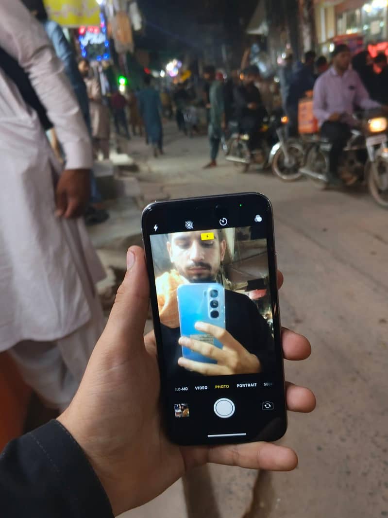 Apple iPhone X 4