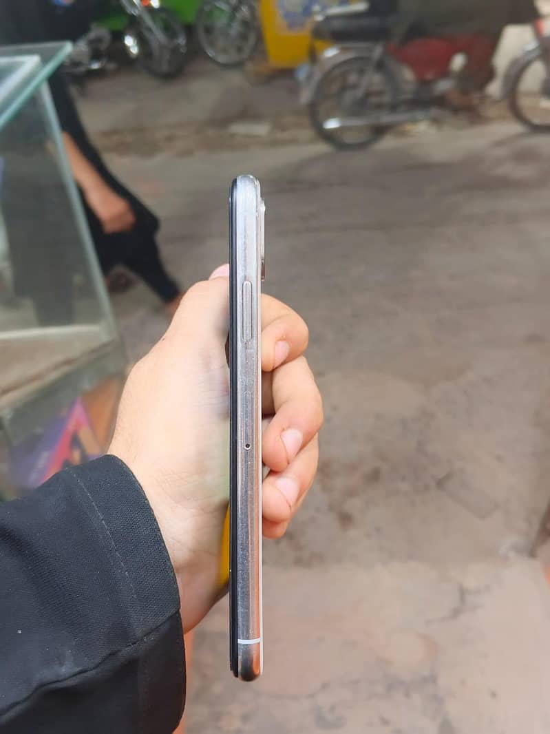 Apple iPhone X 5