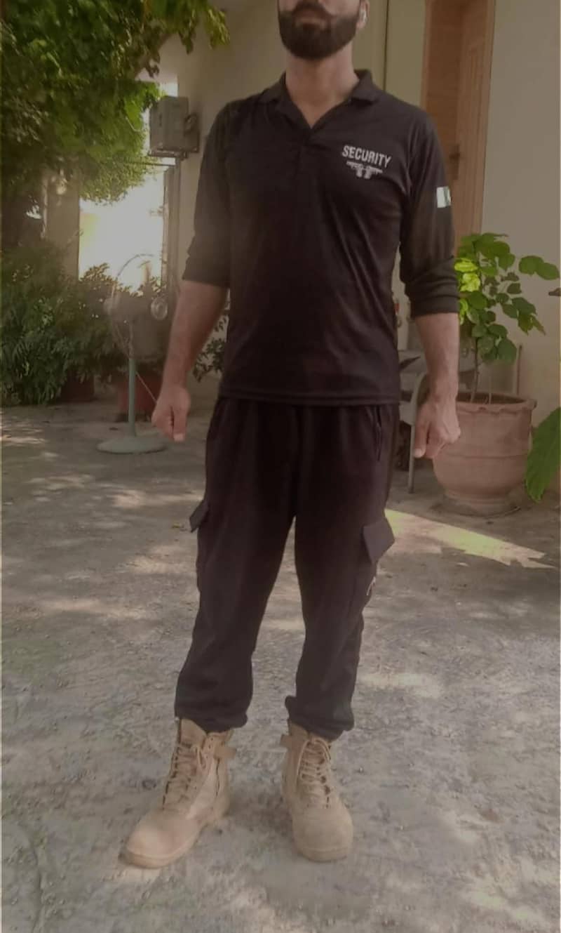 مجھے سکیورٹی گارڈ یہ گن مین کی جاب چاہیے 03155258468 0