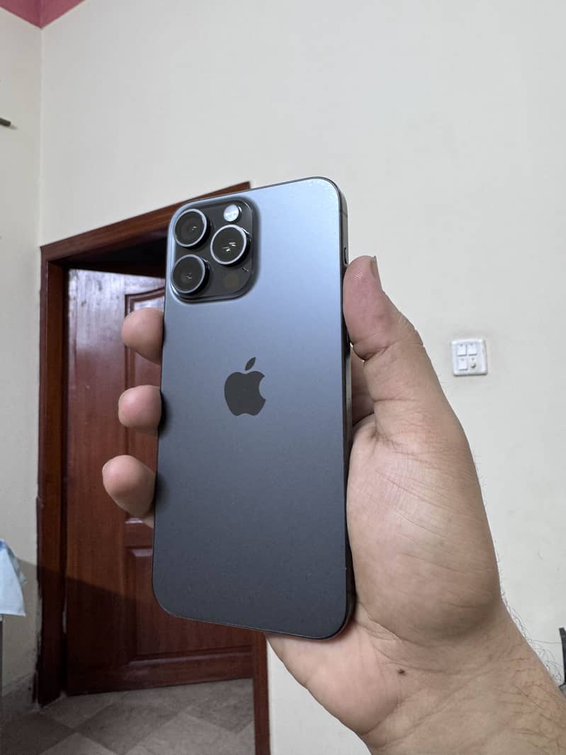 Apple iPhone 15 Pro Max 0