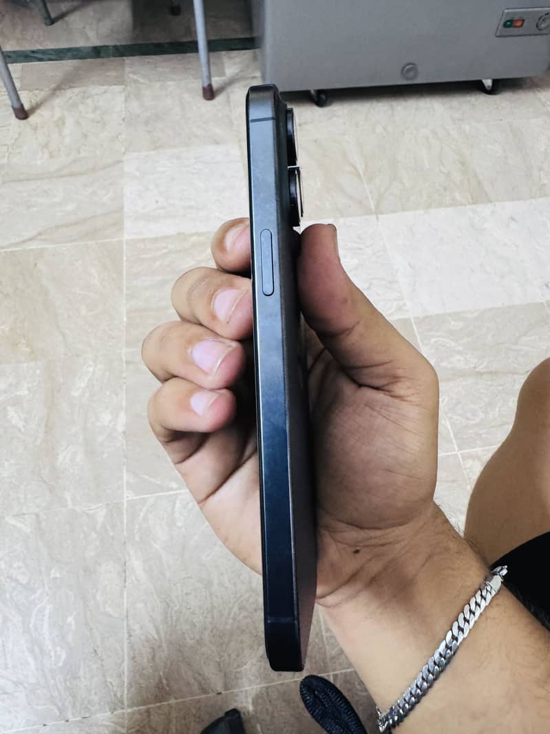 Apple iPhone 15 Pro Max 1