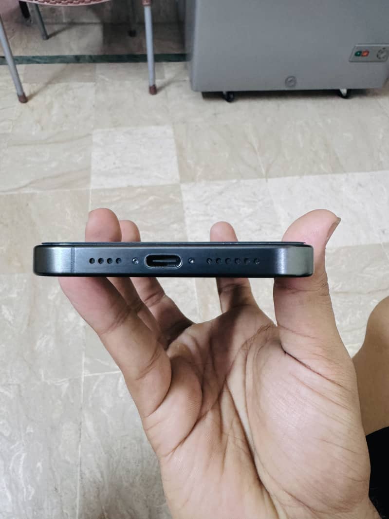 Apple iPhone 15 Pro Max 6