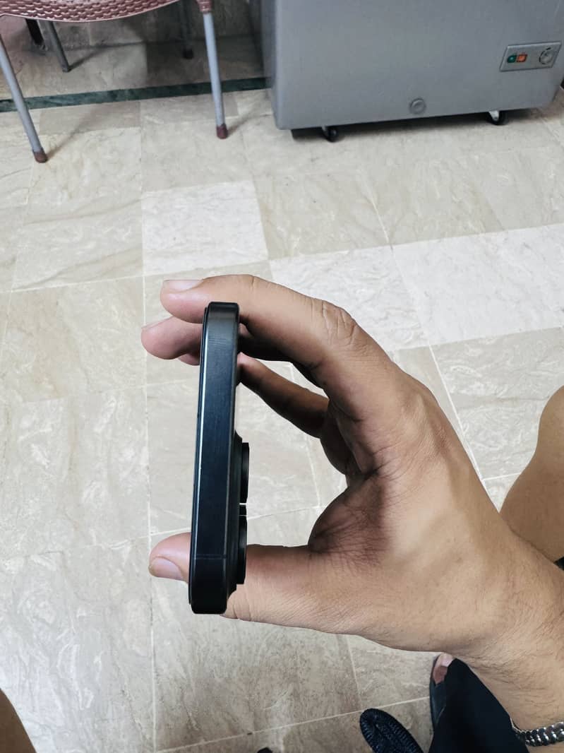 Apple iPhone 15 Pro Max 9