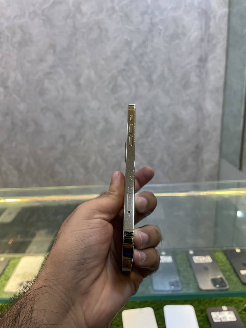 Apple iPhone 12 Pro 2