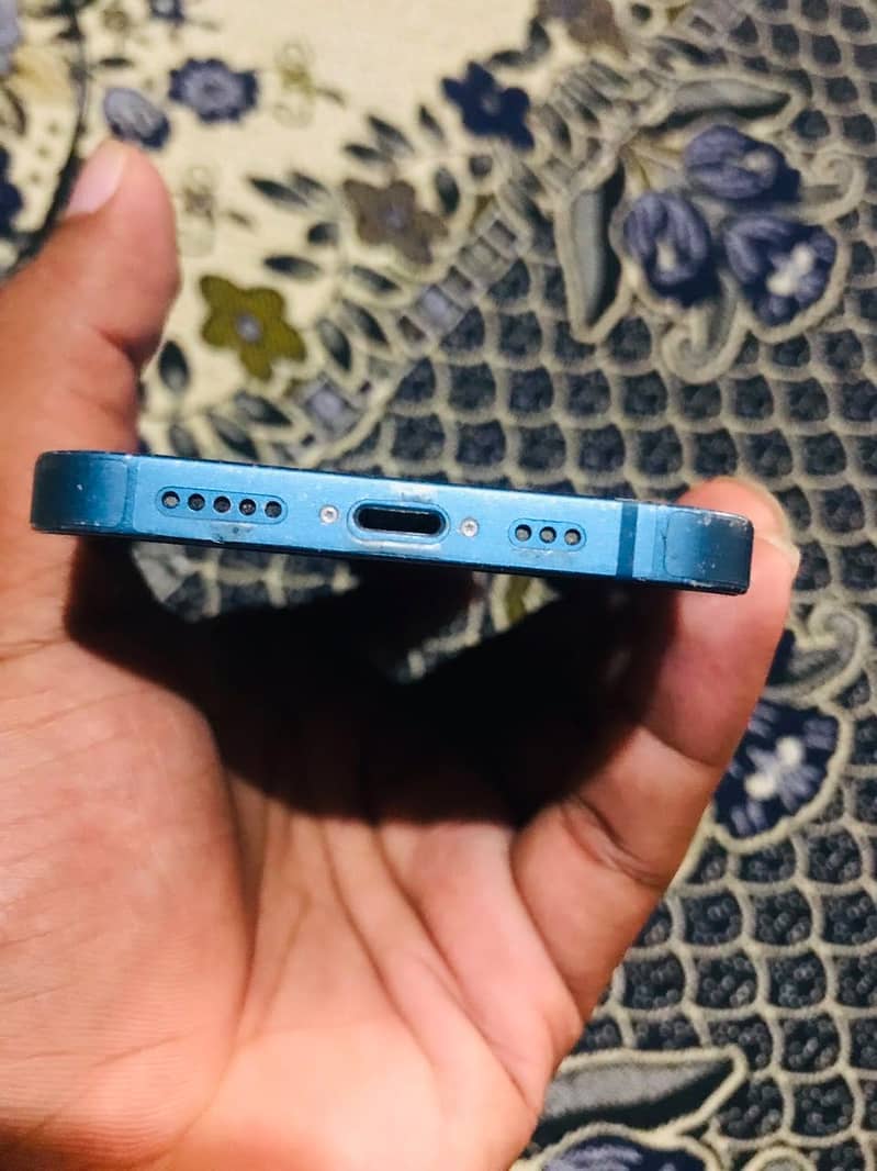 Apple iPhone 13 2