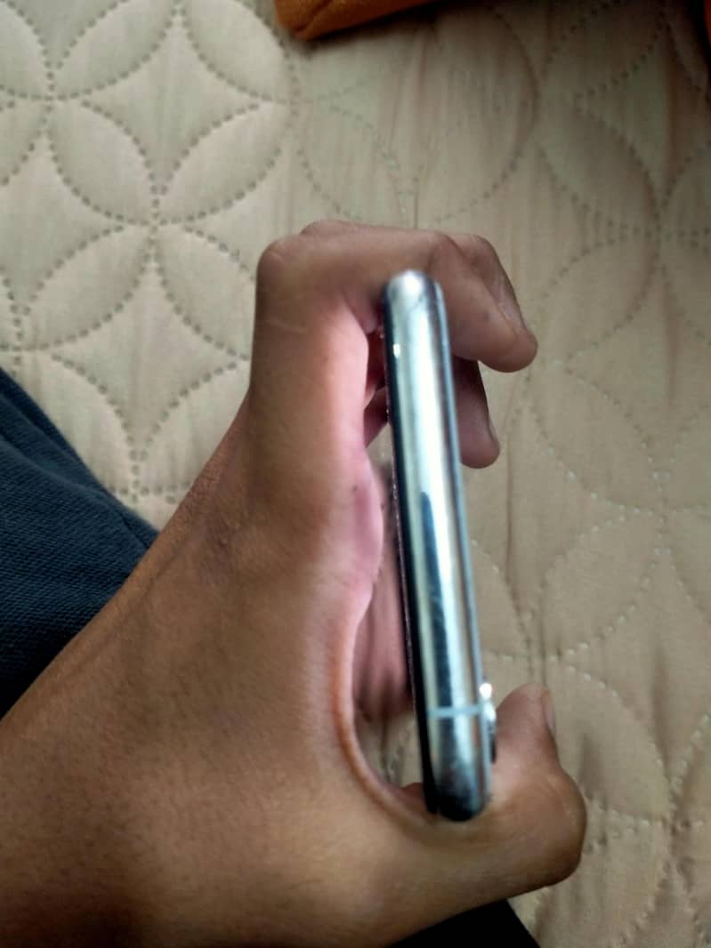 Apple iPhone XS 1
