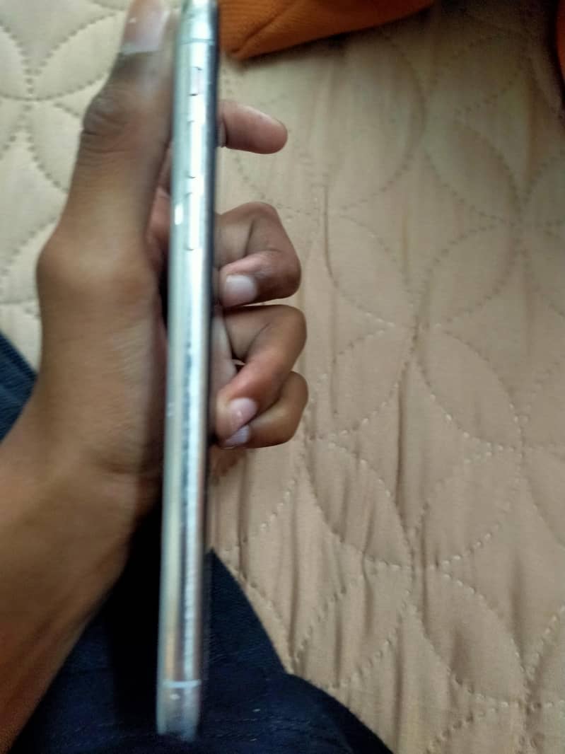 Apple iPhone XS 3