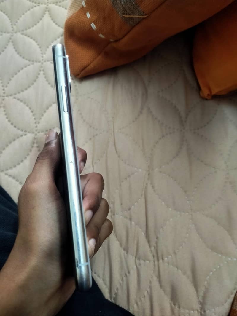 Apple iPhone XS 5