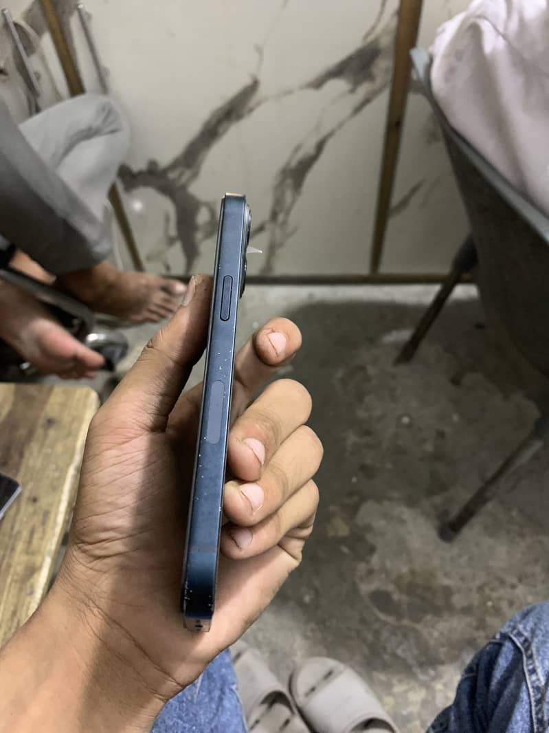 Apple iPhone 13 4