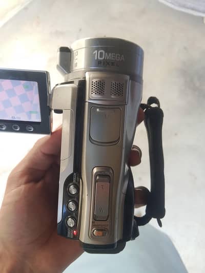 JVC Everio GZ-HM1-S Full HD Camcorder & Photo Camera (64GB Internal)
