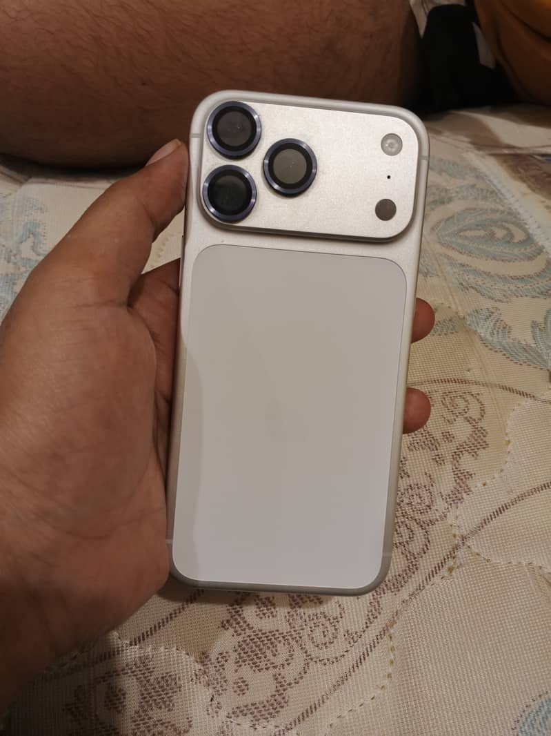 Apple iPhone 17 Pro Max 5
