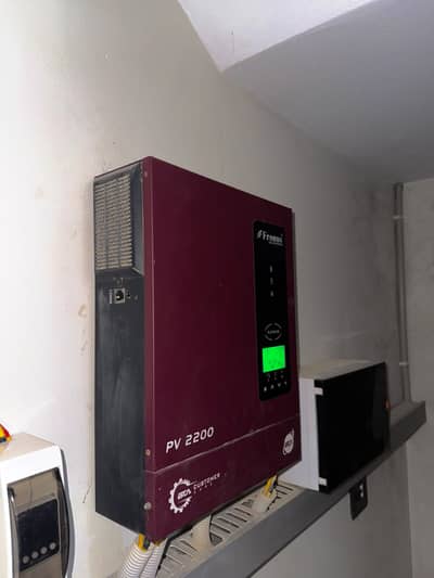 Fronus hybrid inverter pv2200 (2.2kw)