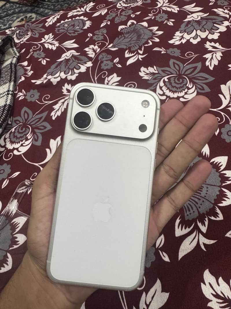 Apple iPhone 17 Pro Max 0