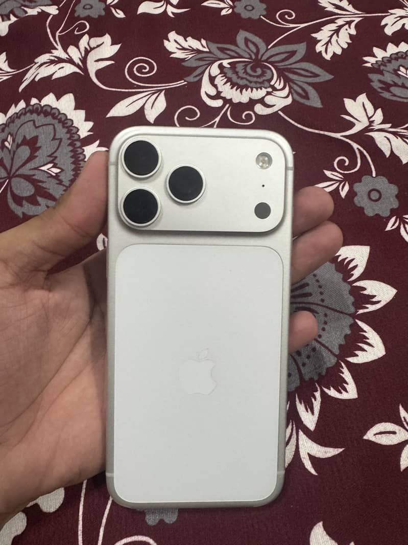 Apple iPhone 17 Pro Max 3