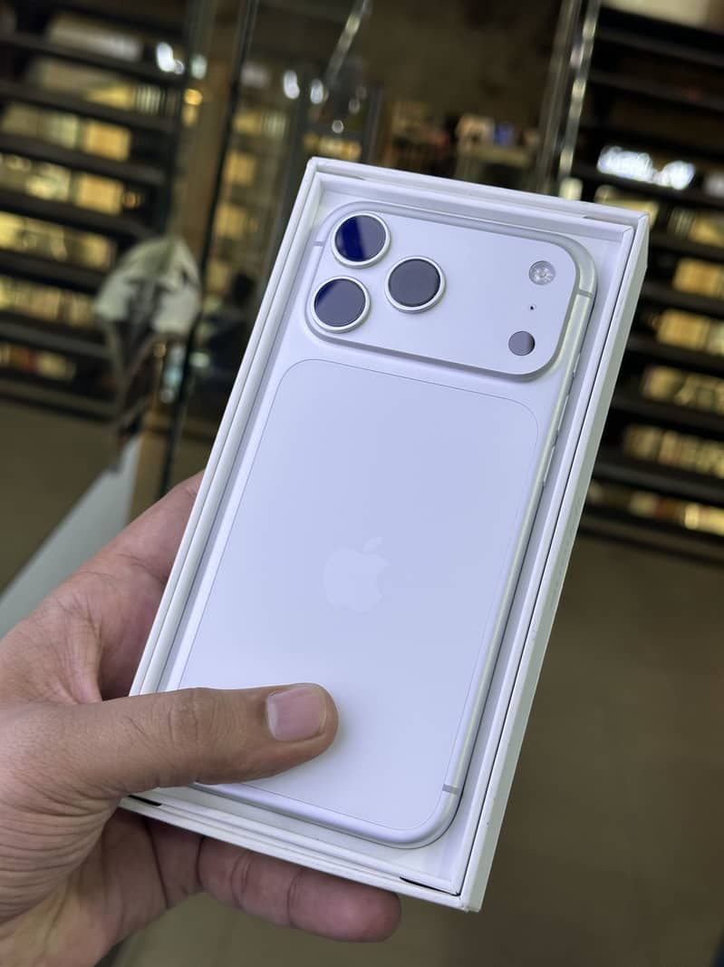 Apple iPhone 17 Pro Max 0