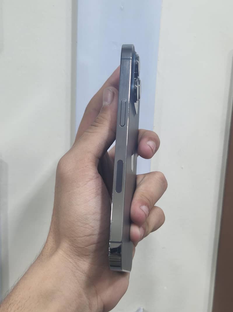Apple iPhone 13 Pro 3