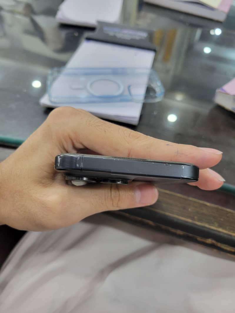 Apple iPhone 15 Pro Max 2