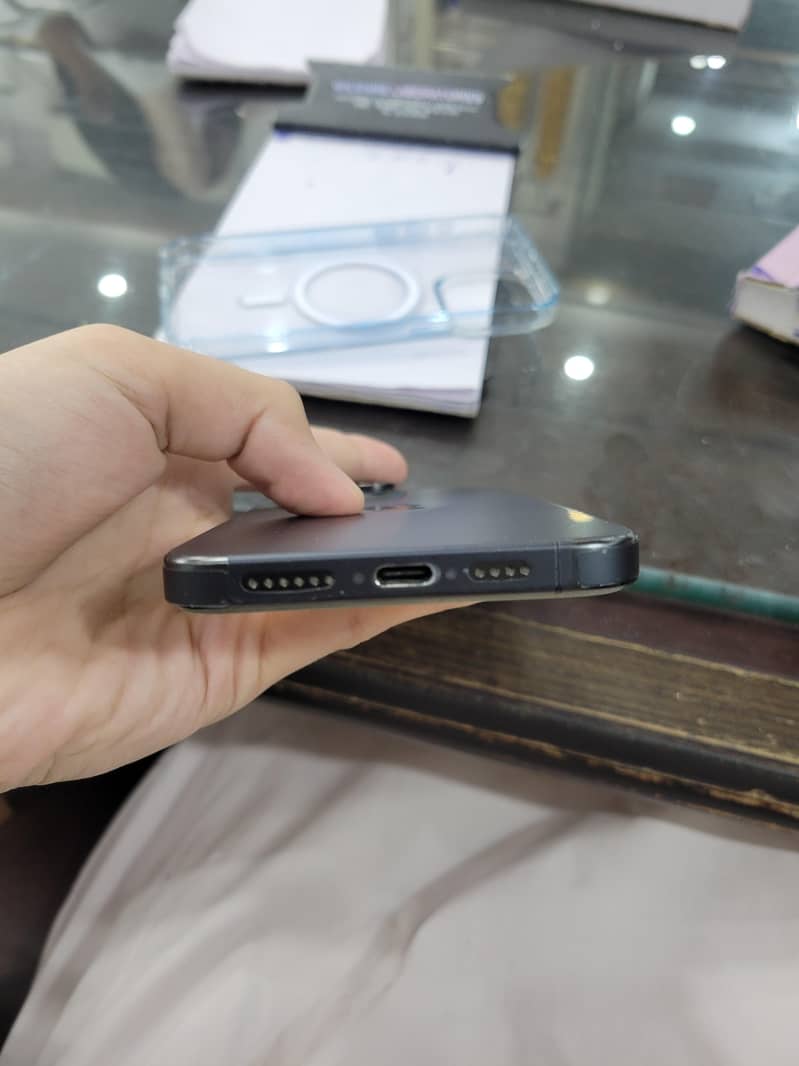 Apple iPhone 15 Pro Max 3