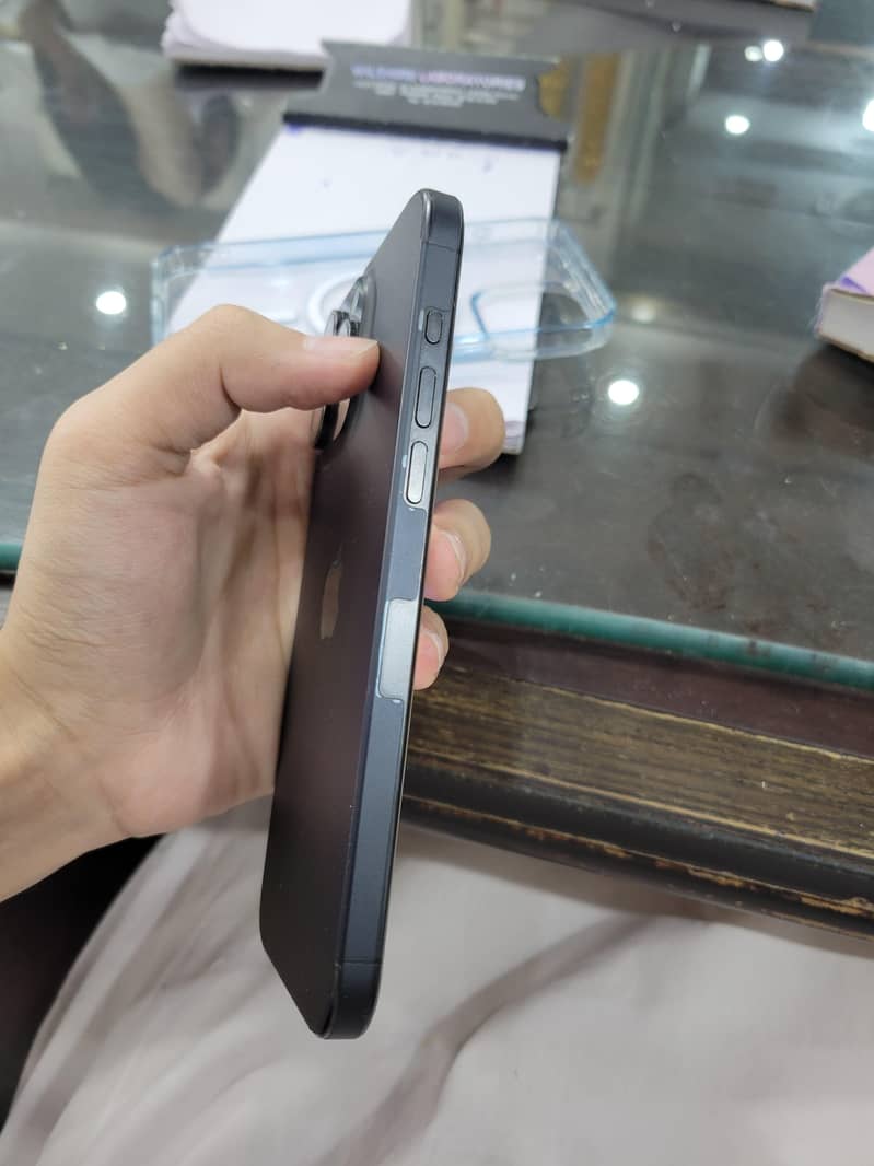 Apple iPhone 15 Pro Max 4