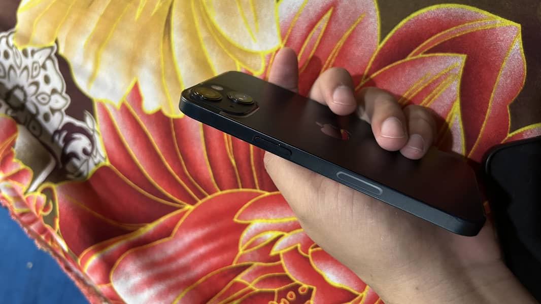 Apple iPhone 13 2