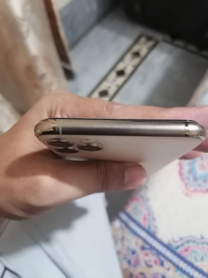 Apple iPhone 11 pro max 4