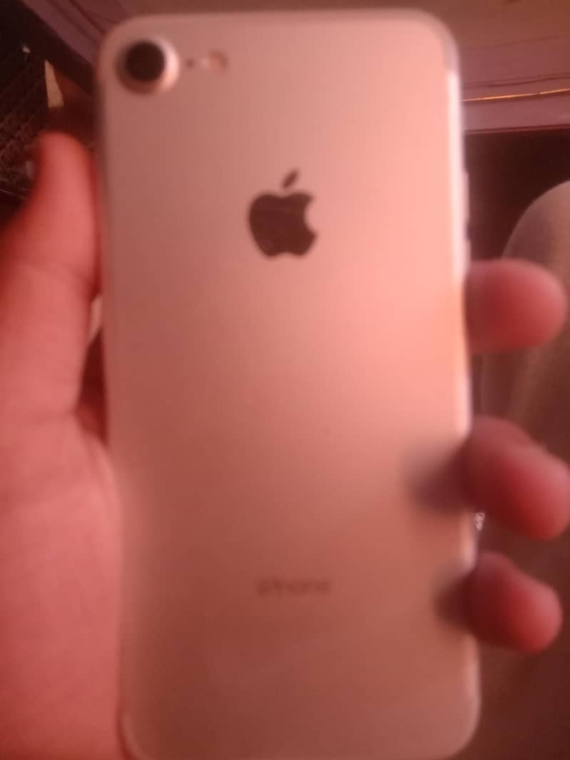 Apple iPhone 7 3