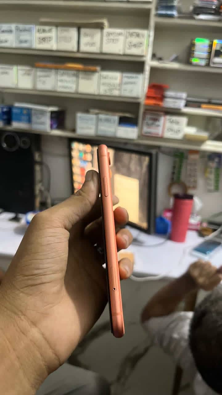 Apple iPhone XR 4