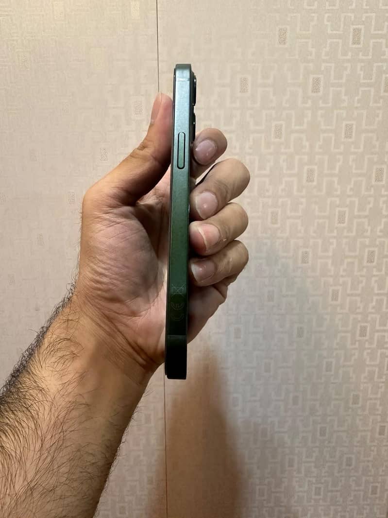 Apple iPhone 13 1
