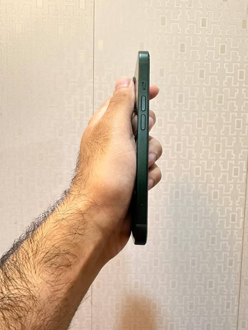Apple iPhone 13 2