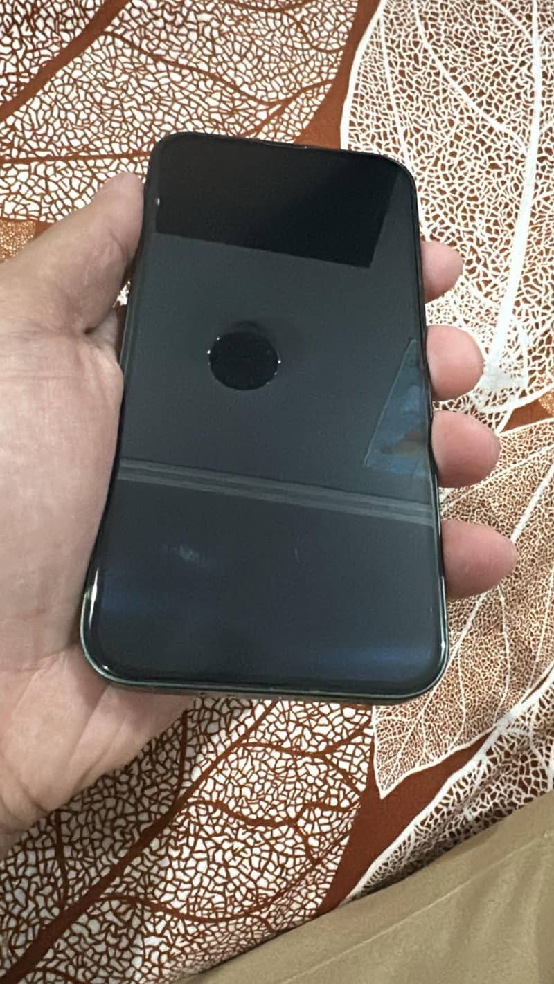 Apple iPhone 13 5