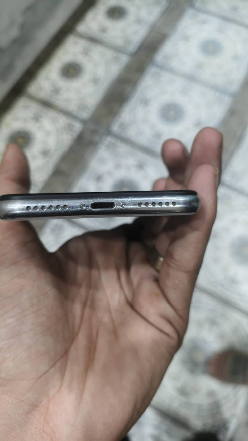 Apple iPhone X 3