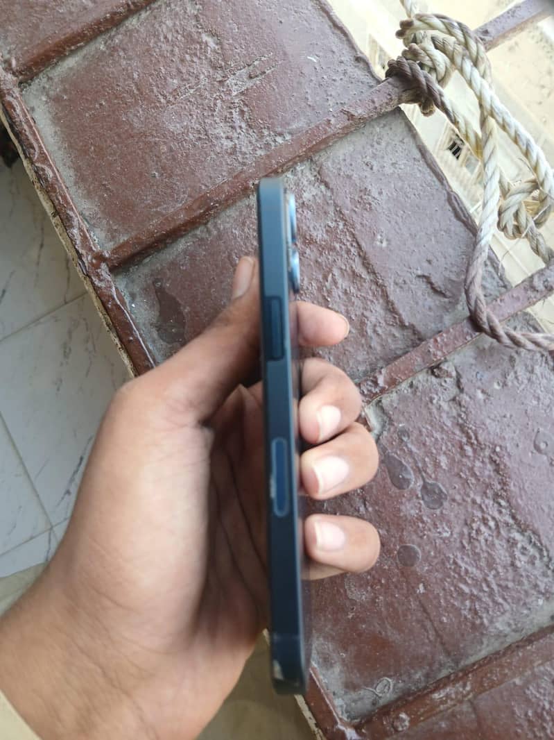 Apple iPhone 13 3