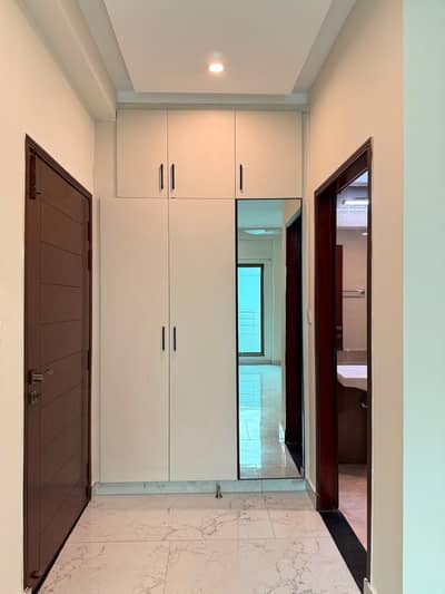 12 MARLA 9TH FLOOR APARTMENT AVAILABLE FOR RENT